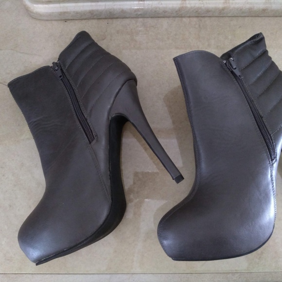 Kym Platform Stiletto Ankle Booties Quilted *NEW - Picture 5 of 6